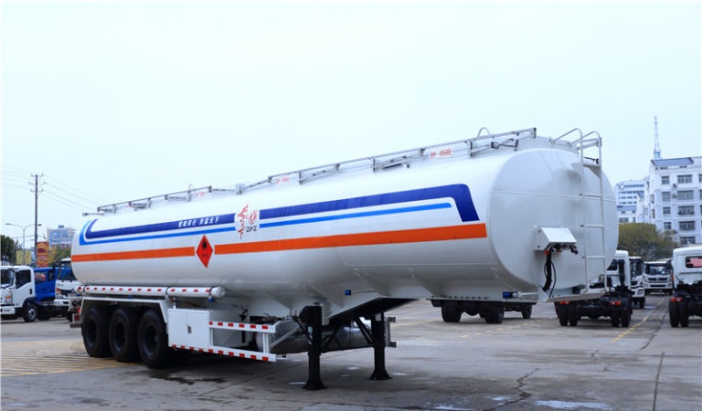 White blue 2-axle 20 square oil tanker truck