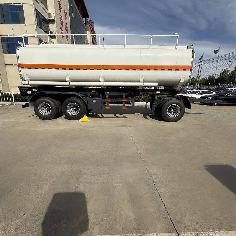 Oil tank semi-trailer - Image 2