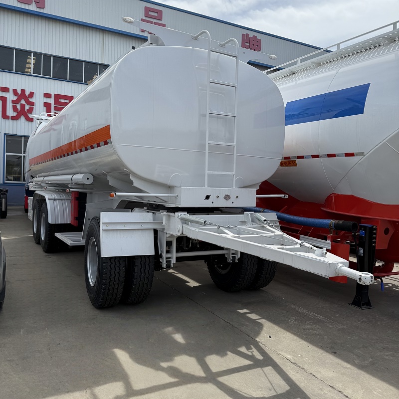 Oil tank semi-trailer - Image 5