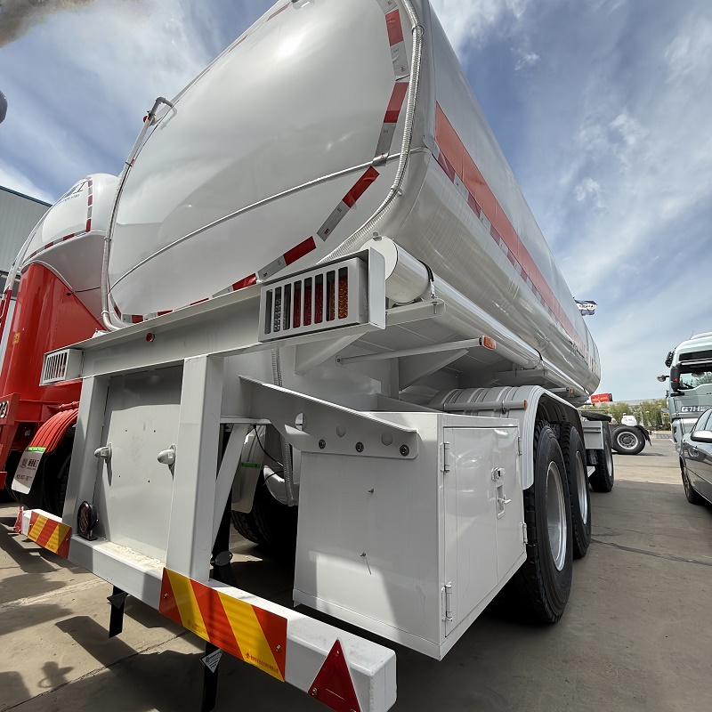 Oil tank semi-trailer - Image 3